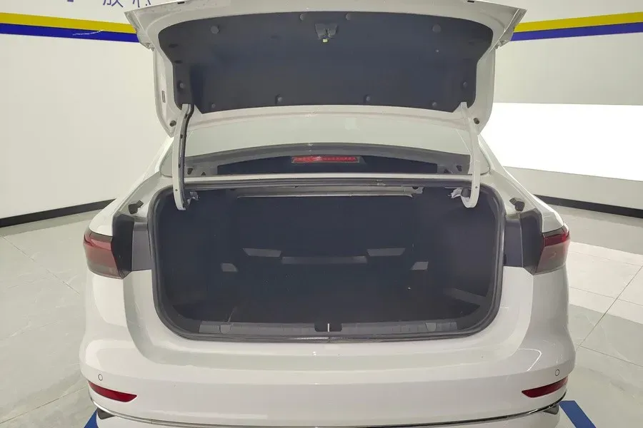 2025 Geely Emgrand 1.5L 127HP L4 CVT,autocango,china used car exporter,china ev exporter,chinese used car exporter,chinese used ev exporter