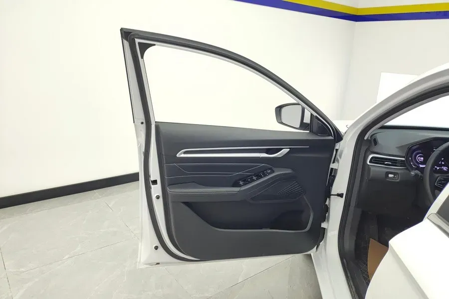 2025 Geely Emgrand 1.5L 127HP L4 CVT,autocango,china used car exporter,china ev exporter,chinese used car exporter,chinese used ev exporter