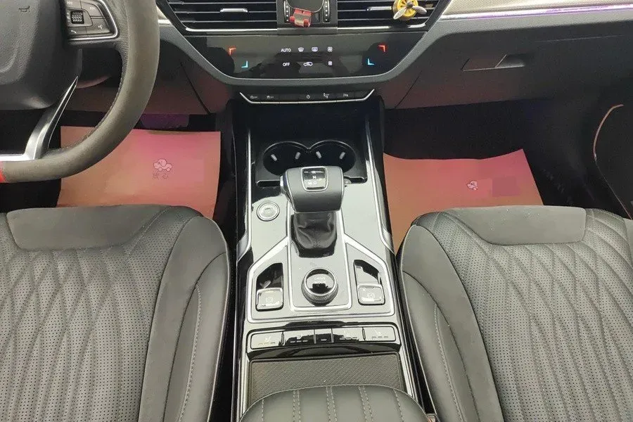 2022 HongQi HS5 2.0T 224HP L4 6AT,autocango,china used car exporter,china ev exporter,chinese used car exporter,chinese used ev exporter