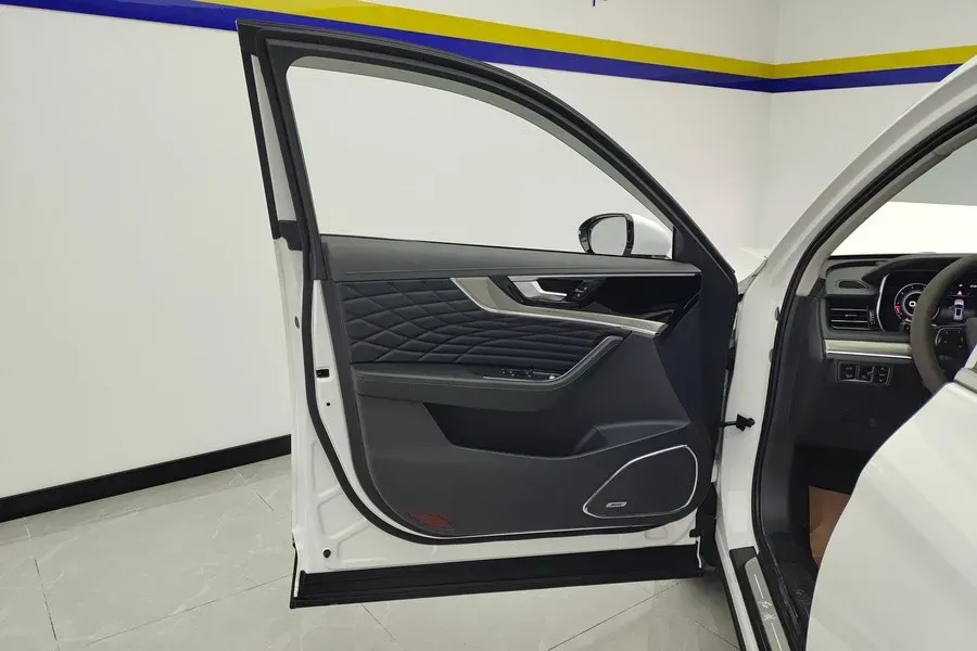 2022 HongQi HS5 2.0T 224HP L4 6AT,autocango,china used car exporter,china ev exporter,chinese used car exporter,chinese used ev exporter