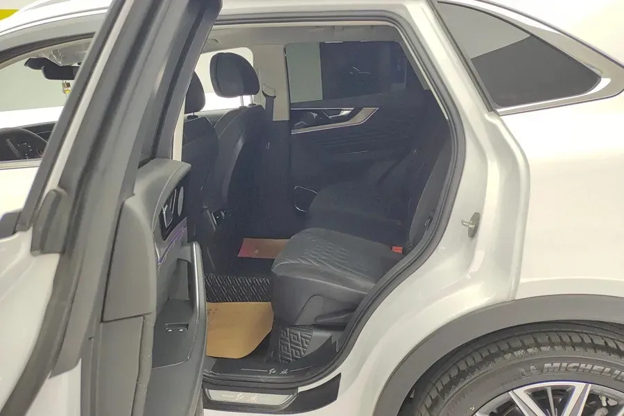 2022 HongQi HS5 2.0T 224HP L4 6AT,autocango,china used car exporter,china ev exporter,chinese used car exporter,chinese used ev exporter