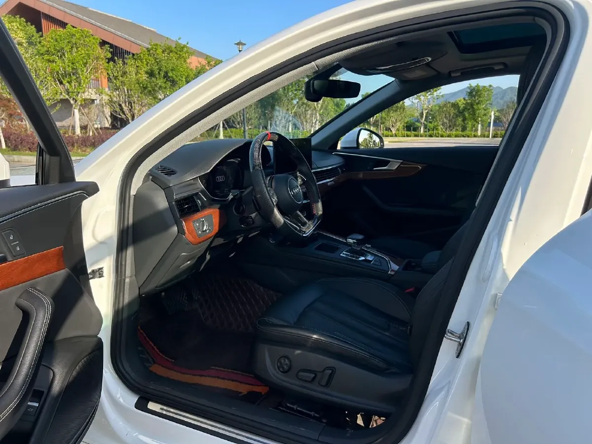 2020 Audi A4L 2.0T 190HP L4 7DCT,autocango,china used car exporter,china ev exporter,chinese used car exporter,chinese used ev exporter