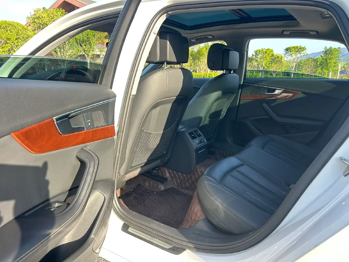 2020 Audi A4L 2.0T 190HP L4 7DCT,autocango,china used car exporter,china ev exporter,chinese used car exporter,chinese used ev exporter