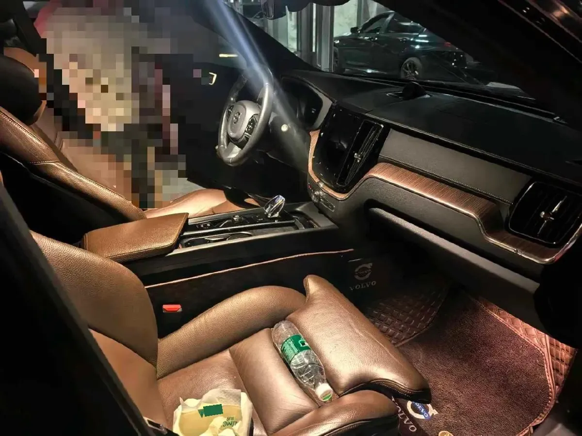 2022 Volvo XC60 2.0T 250HP L4 8AT,autocango,china used car exporter,china ev exporter,chinese used car exporter,chinese used ev exporter