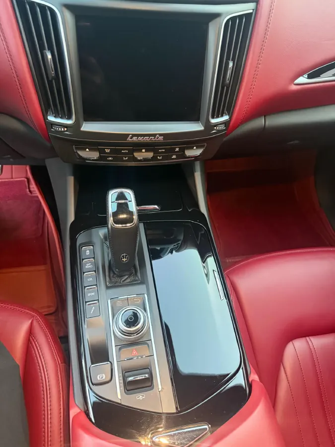 2019 Maserati Levante 3.0T 350HP V6 8AT,autocango,china used car exporter,china ev exporter,chinese used car exporter,chinese used ev exporter