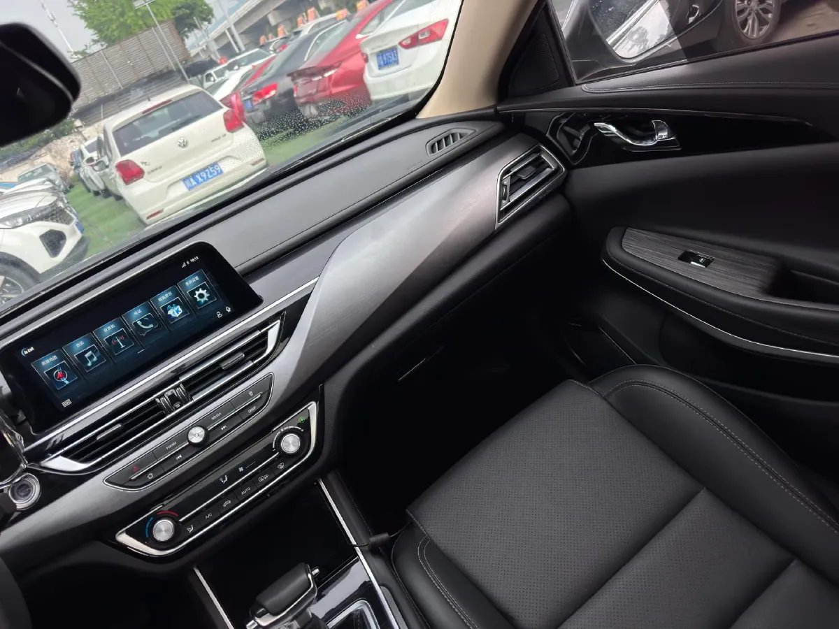 2021 ChangAn Raeton CC 1.5T 180HP L4 7DCT,autocango,china used car exporter,china ev exporter,chinese used car exporter,chinese used ev exporter