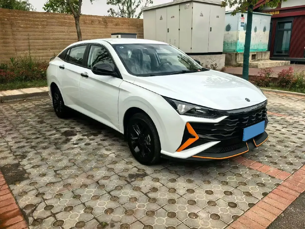 2024 DongFeng Aeolus YiXuan 1.5L 125HP L4 6DCT,autocango,china used car exporter,china ev exporter,chinese used car exporter,chinese used ev exporter