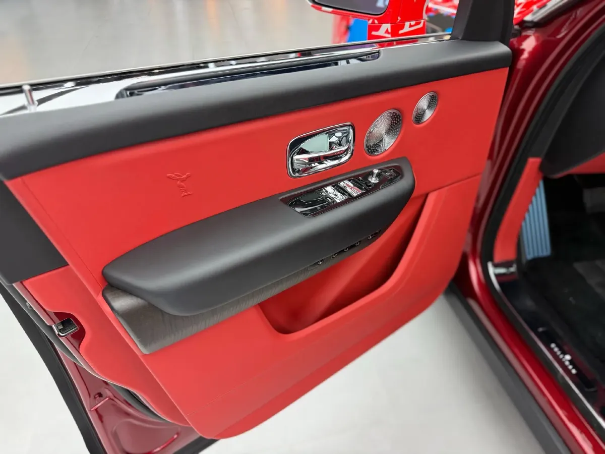 2018 Rolls-Royce Cullinan 6.7T 571HP V12 8AT,autocango,china used car exporter,china ev exporter,chinese used car exporter,chinese used ev exporter