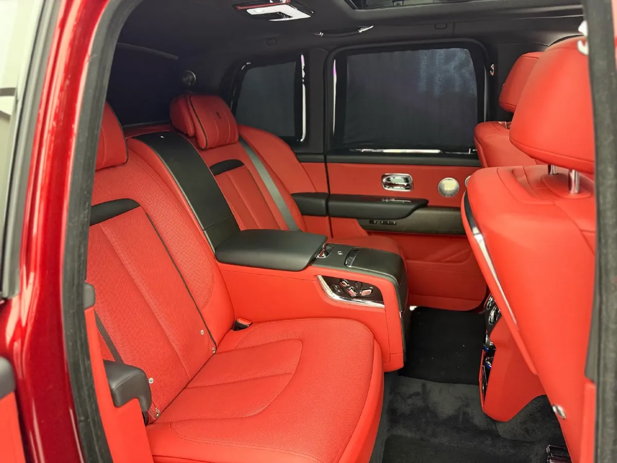 2018 Rolls-Royce Cullinan 6.7T 571HP V12 8AT,autocango,china used car exporter,china ev exporter,chinese used car exporter,chinese used ev exporter