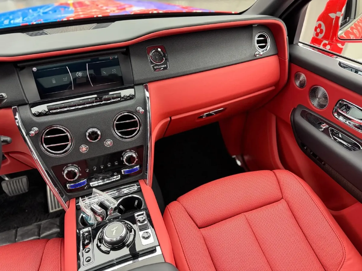 2018 Rolls-Royce Cullinan 6.7T 571HP V12 8AT,autocango,china used car exporter,china ev exporter,chinese used car exporter,chinese used ev exporter