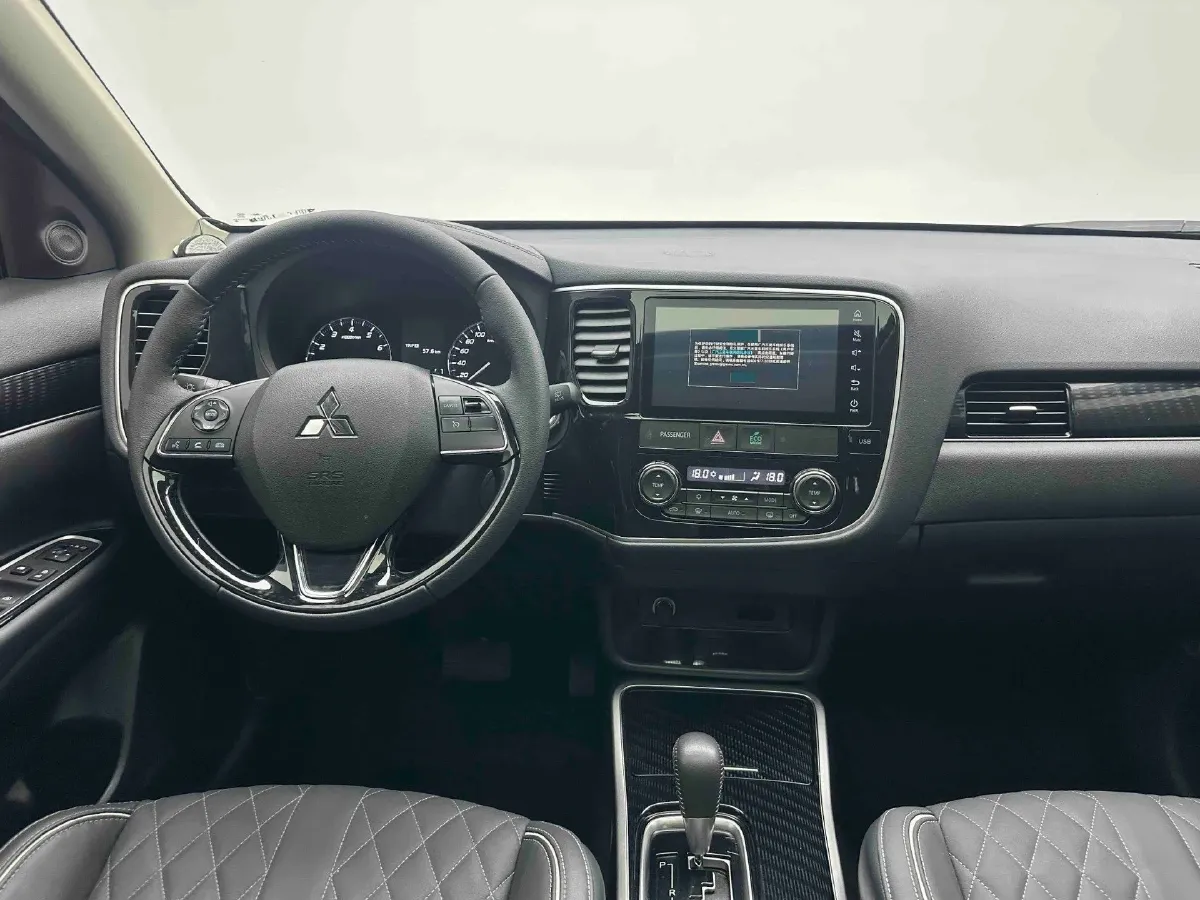 2021 Mitsubishi Outlander 2.0L 166HP L4 CVT,autocango,china used car exporter,china ev exporter,chinese used car exporter,chinese used ev exporter