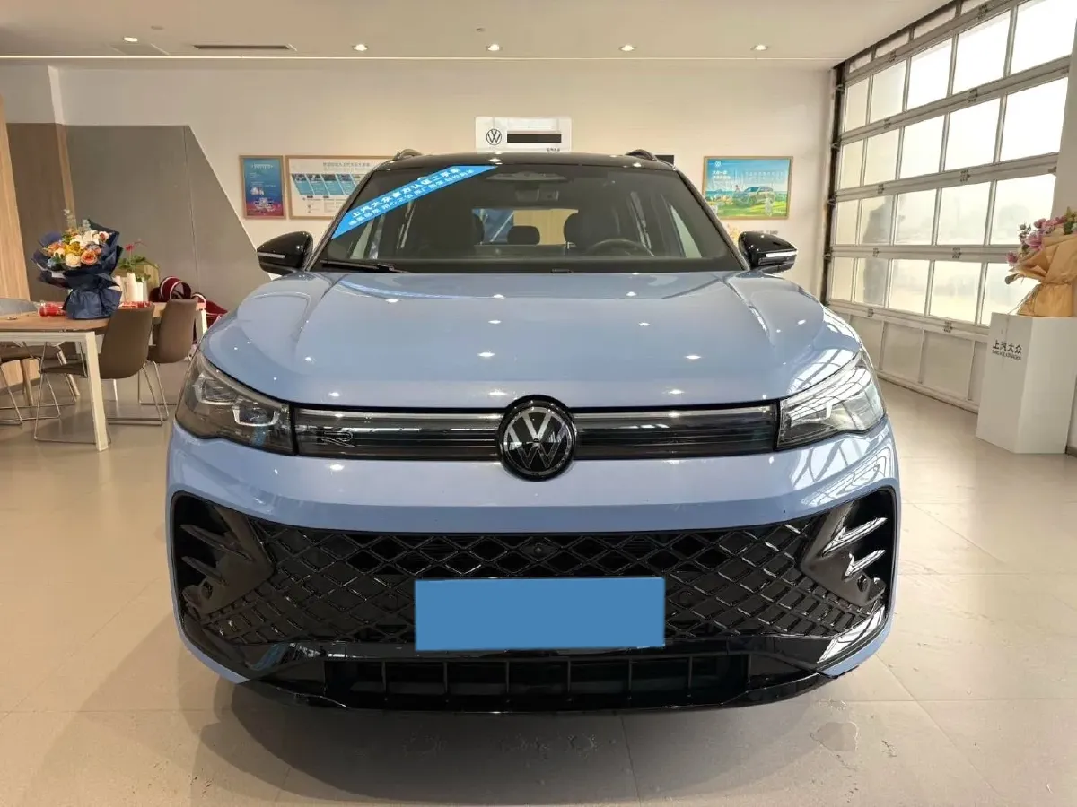 2024 Volkswagen Tiguan L 2.0T 220HP L4 7DCT,autocango,china used car exporter,china ev exporter,chinese used car exporter,chinese used ev exporter