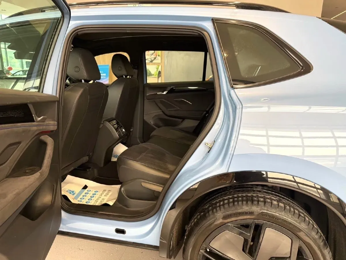 2024 Volkswagen Tiguan L 2.0T 220HP L4 7DCT,autocango,china used car exporter,china ev exporter,chinese used car exporter,chinese used ev exporter