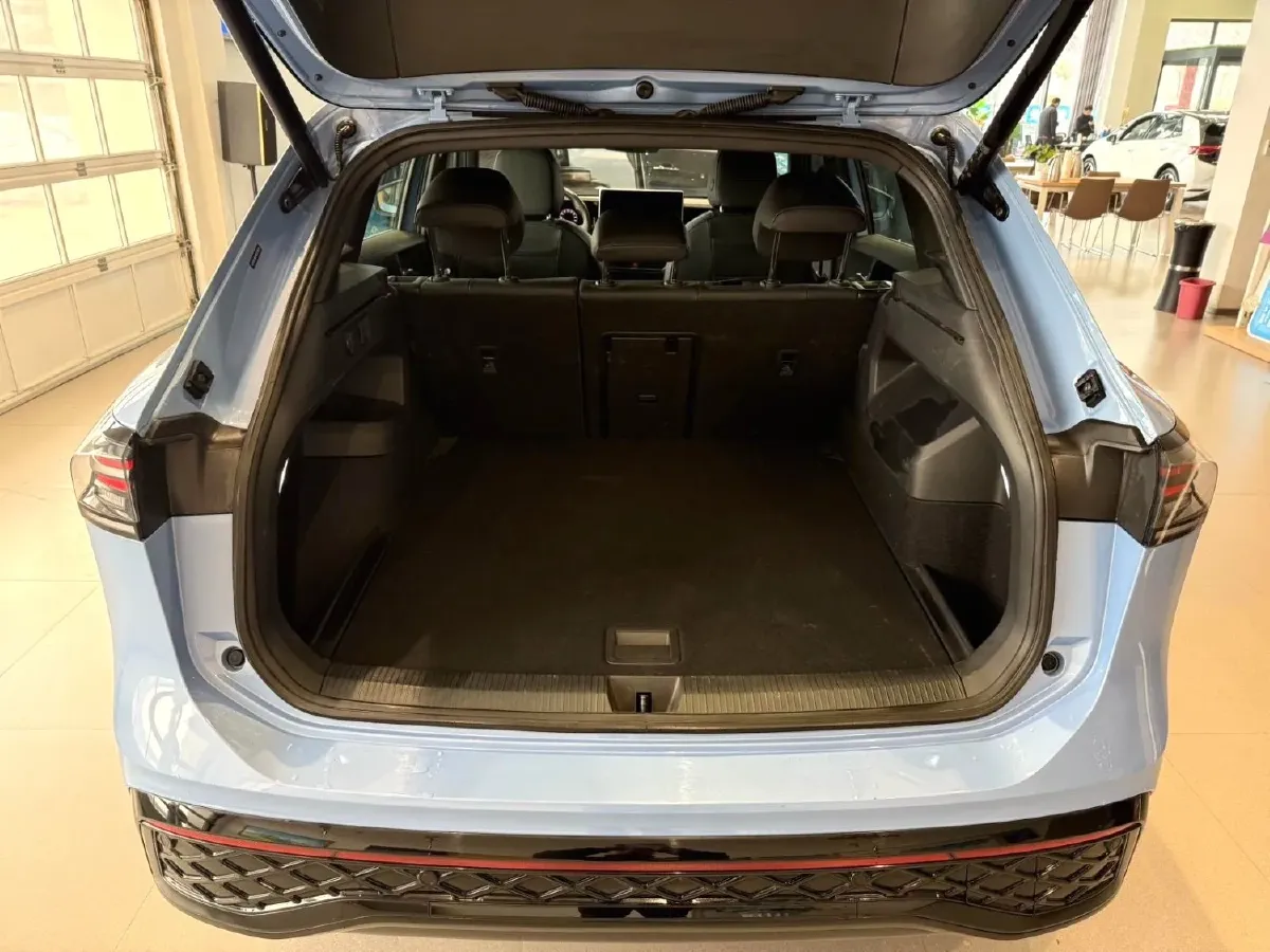 2024 Volkswagen Tiguan L 2.0T 220HP L4 7DCT,autocango,china used car exporter,china ev exporter,chinese used car exporter,chinese used ev exporter