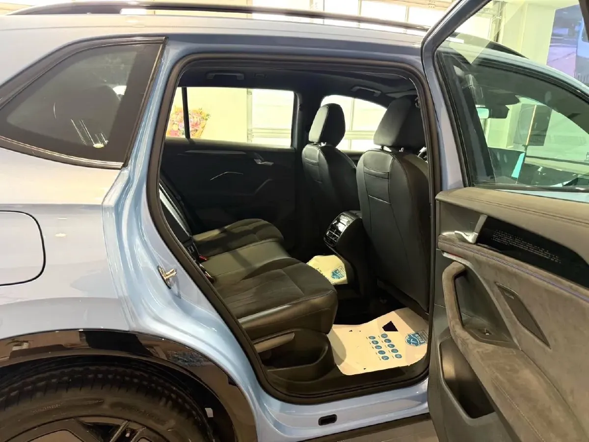 2024 Volkswagen Tiguan L 2.0T 220HP L4 7DCT,autocango,china used car exporter,china ev exporter,chinese used car exporter,chinese used ev exporter