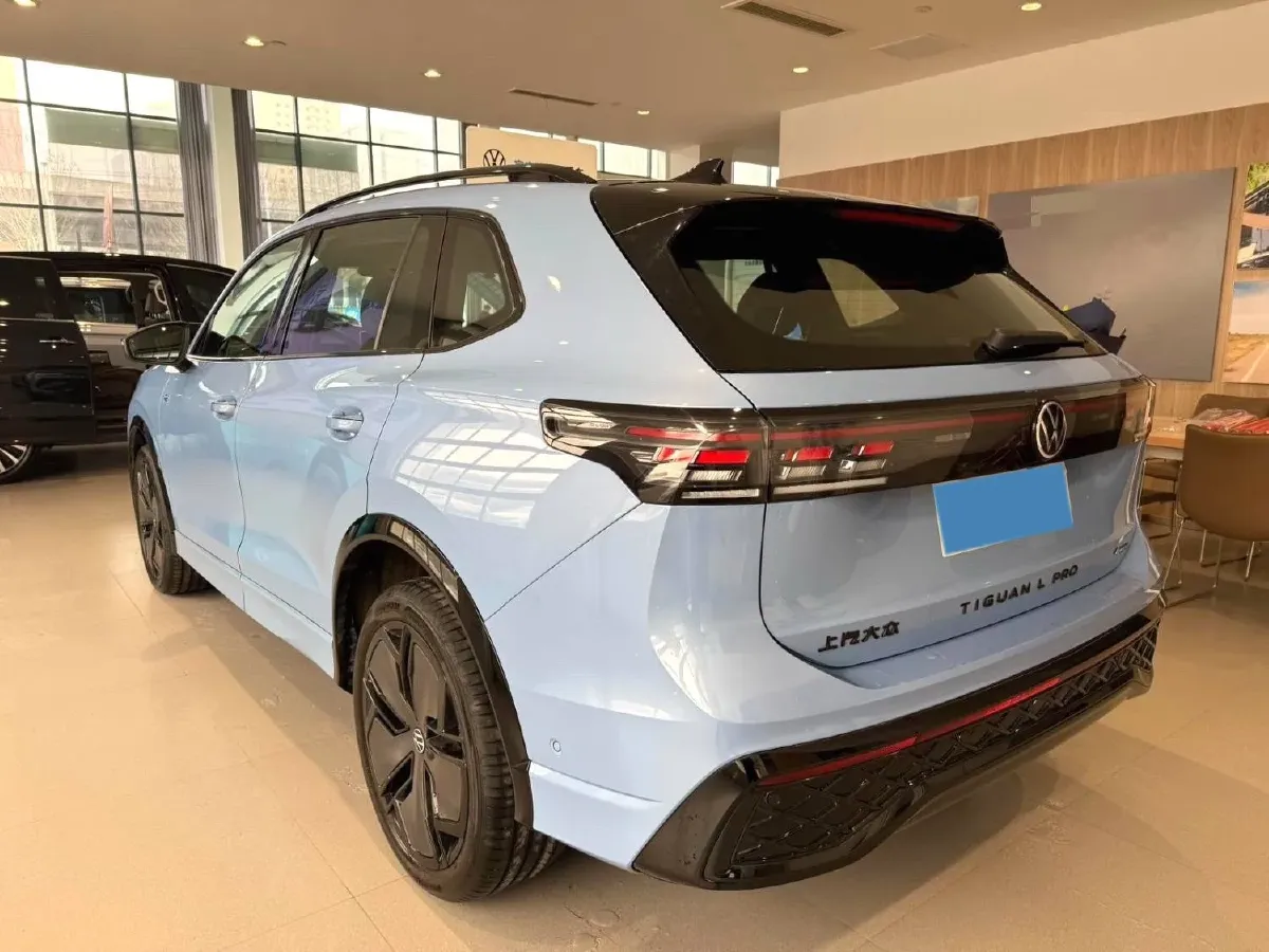 2024 Volkswagen Tiguan L 2.0T 220HP L4 7DCT,autocango,china used car exporter,china ev exporter,chinese used car exporter,chinese used ev exporter