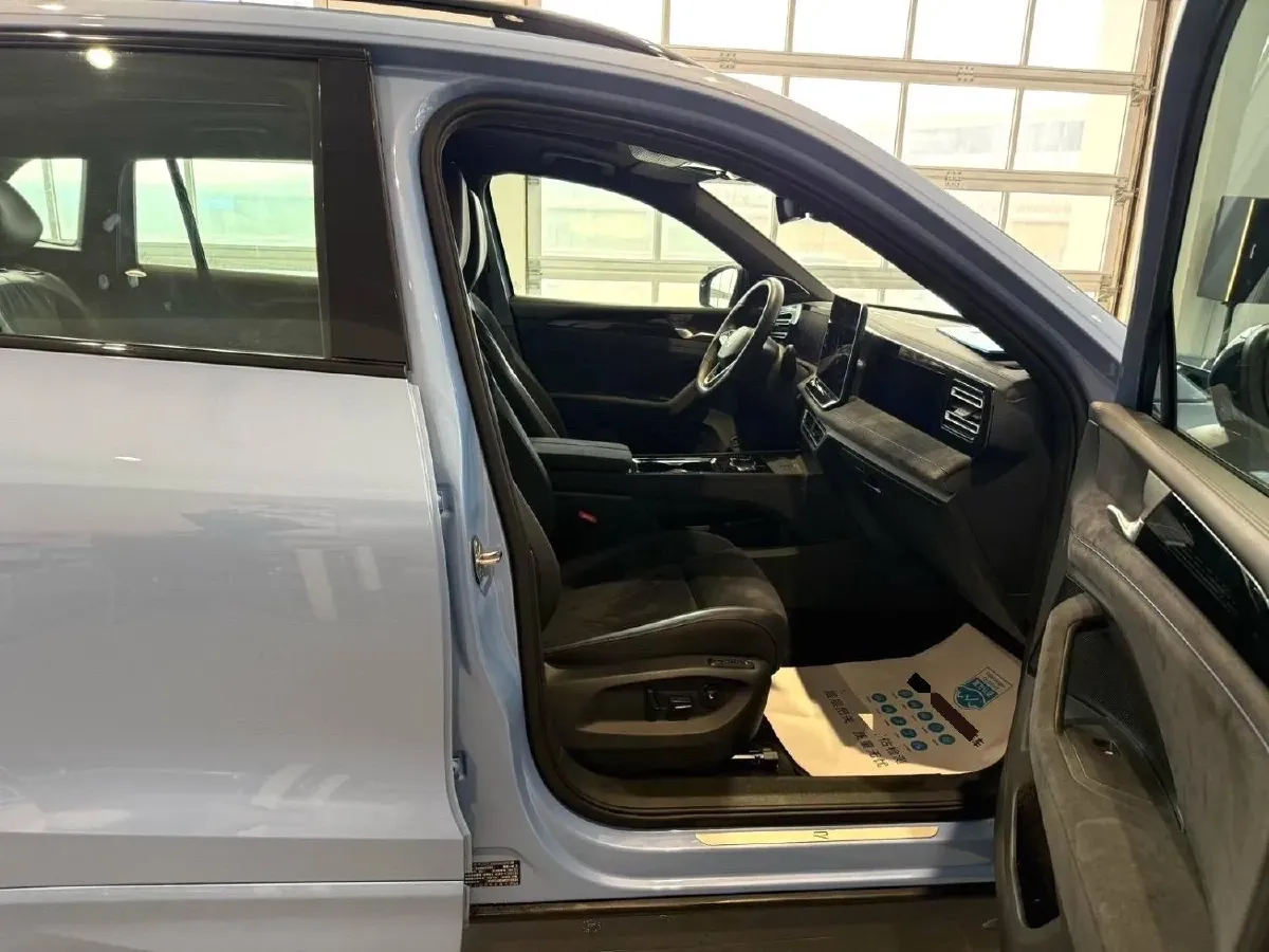 2024 Volkswagen Tiguan L 2.0T 220HP L4 7DCT,autocango,china used car exporter,china ev exporter,chinese used car exporter,chinese used ev exporter