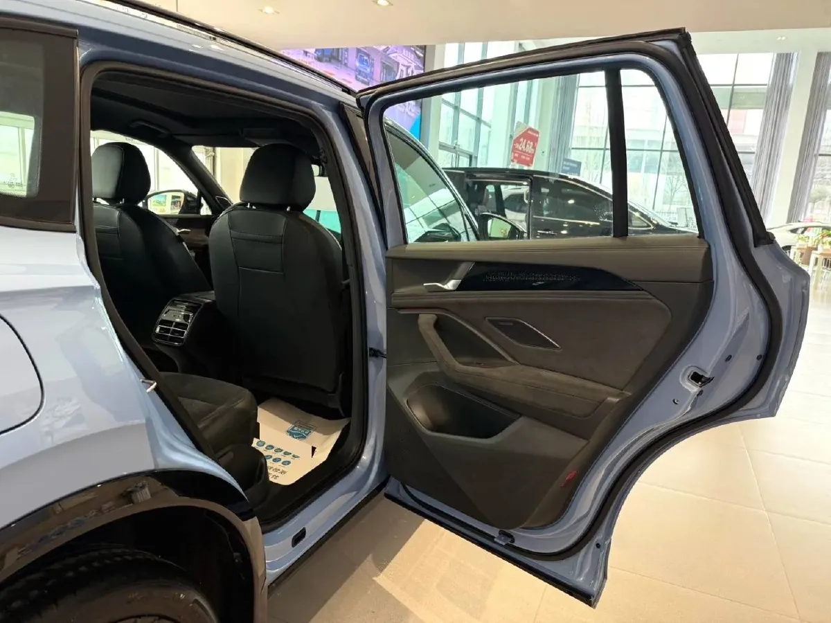 2024 Volkswagen Tiguan L 2.0T 220HP L4 7DCT,autocango,china used car exporter,china ev exporter,chinese used car exporter,chinese used ev exporter