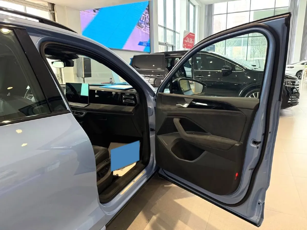 2024 Volkswagen Tiguan L 2.0T 220HP L4 7DCT,autocango,china used car exporter,china ev exporter,chinese used car exporter,chinese used ev exporter