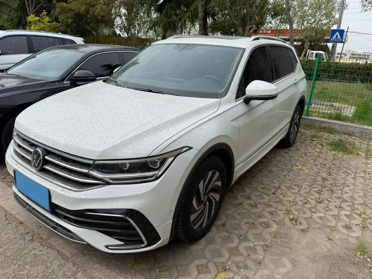 2024 Volkswagen Tiguan L 2.0T 186HP L4 7DCT,autocango,china used car exporter,china ev exporter,chinese used car exporter,chinese used ev exporter