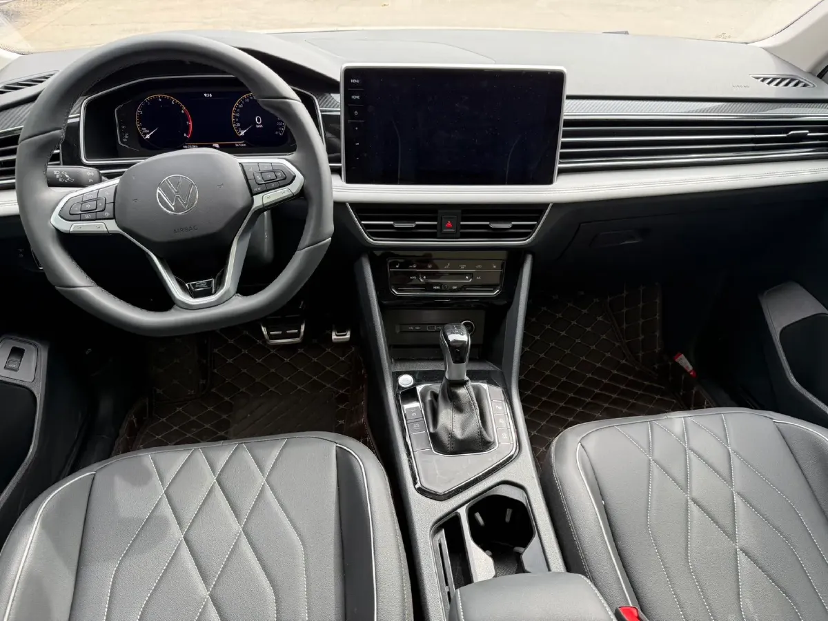 2024 Volkswagen Tiguan L 2.0T 186HP L4 7DCT,autocango,china used car exporter,china ev exporter,chinese used car exporter,chinese used ev exporter