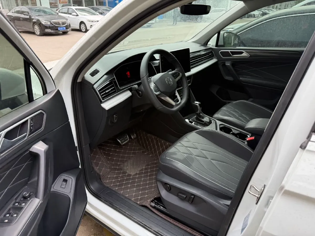2024 Volkswagen Tiguan L 2.0T 186HP L4 7DCT,autocango,china used car exporter,china ev exporter,chinese used car exporter,chinese used ev exporter