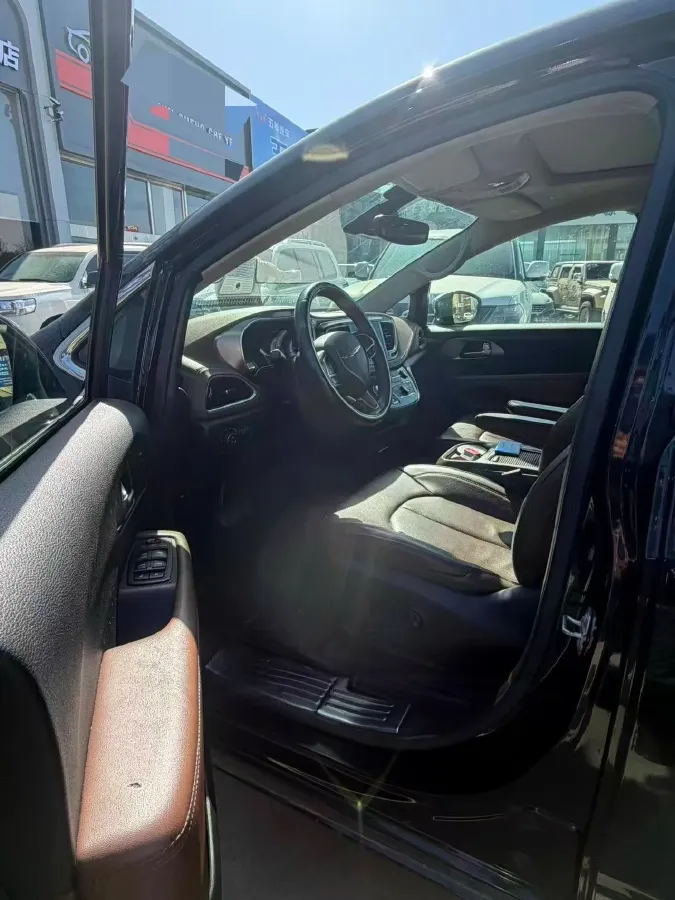 2017 Chrysler Pacifica 3.6L 279HP V6 9AT,autocango,china used car exporter,china ev exporter,chinese used car exporter,chinese used ev exporter