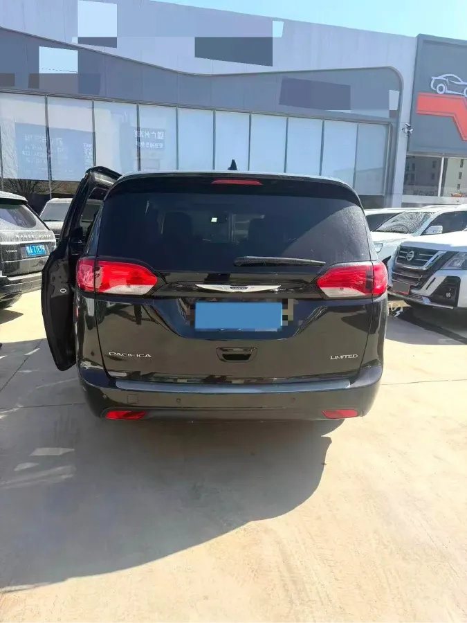 2017 Chrysler Pacifica 3.6L 279HP V6 9AT,autocango,china used car exporter,china ev exporter,chinese used car exporter,chinese used ev exporter