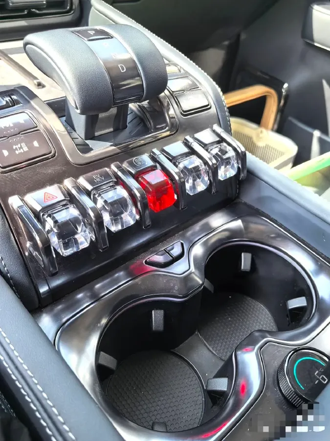 2025 FangChengBao Bao 5 1.5T 194HP L4 E-CVT PHEV 31.8KWH,autocango,china used car exporter,china ev exporter,chinese used car exporter,chinese used ev exporter