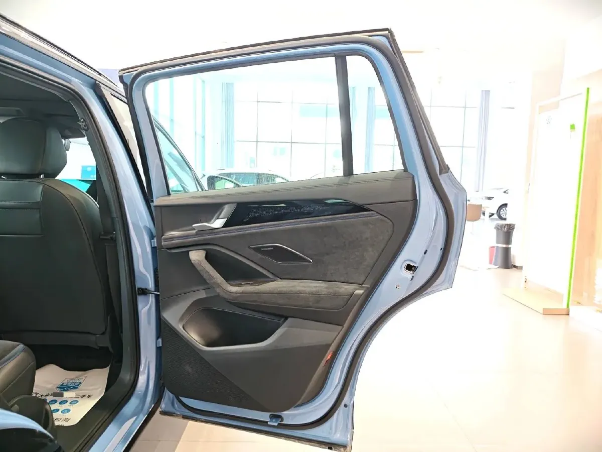 2024 Volkswagen Tiguan L 2.0T 220HP L4 7DCT,autocango,china used car exporter,china ev exporter,chinese used car exporter,chinese used ev exporter