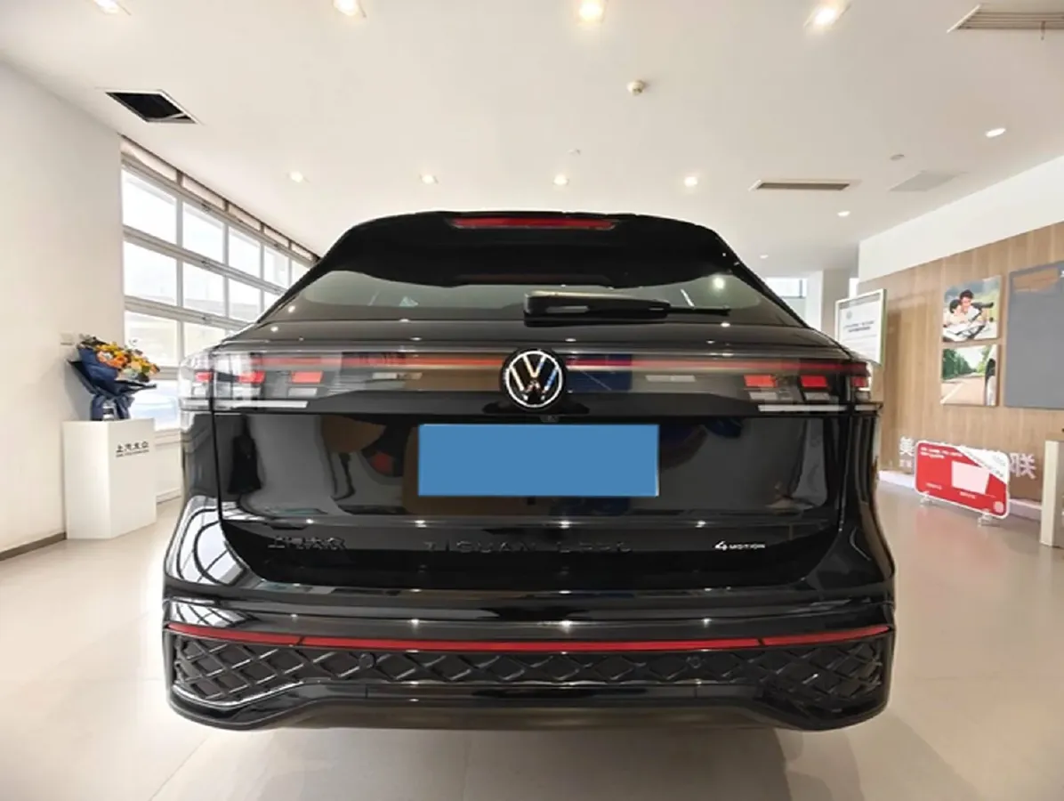 2024 Volkswagen Tiguan L 2.0T 220HP L4 7DCT,autocango,china used car exporter,china ev exporter,chinese used car exporter,chinese used ev exporter
