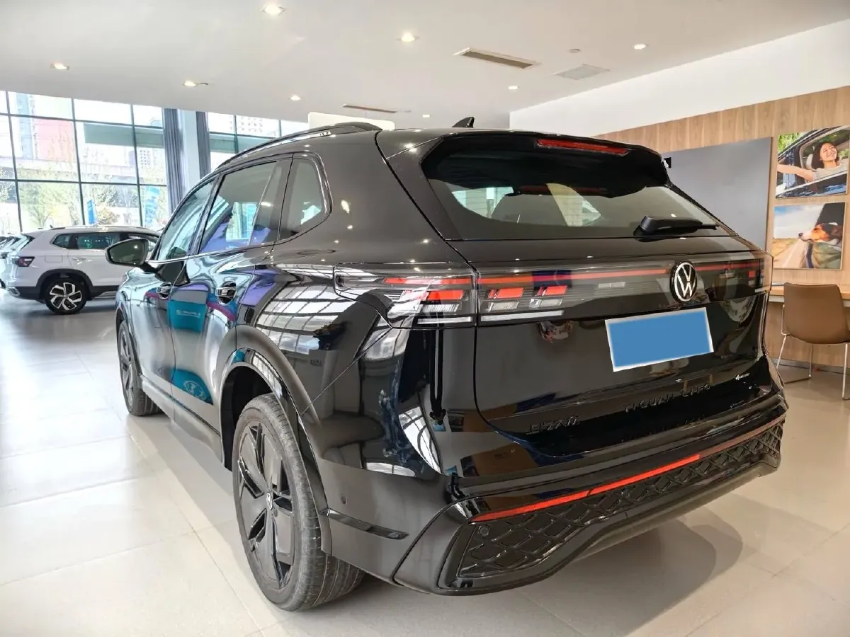 2024 Volkswagen Tiguan L 2.0T 220HP L4 7DCT,autocango,china used car exporter,china ev exporter,chinese used car exporter,chinese used ev exporter