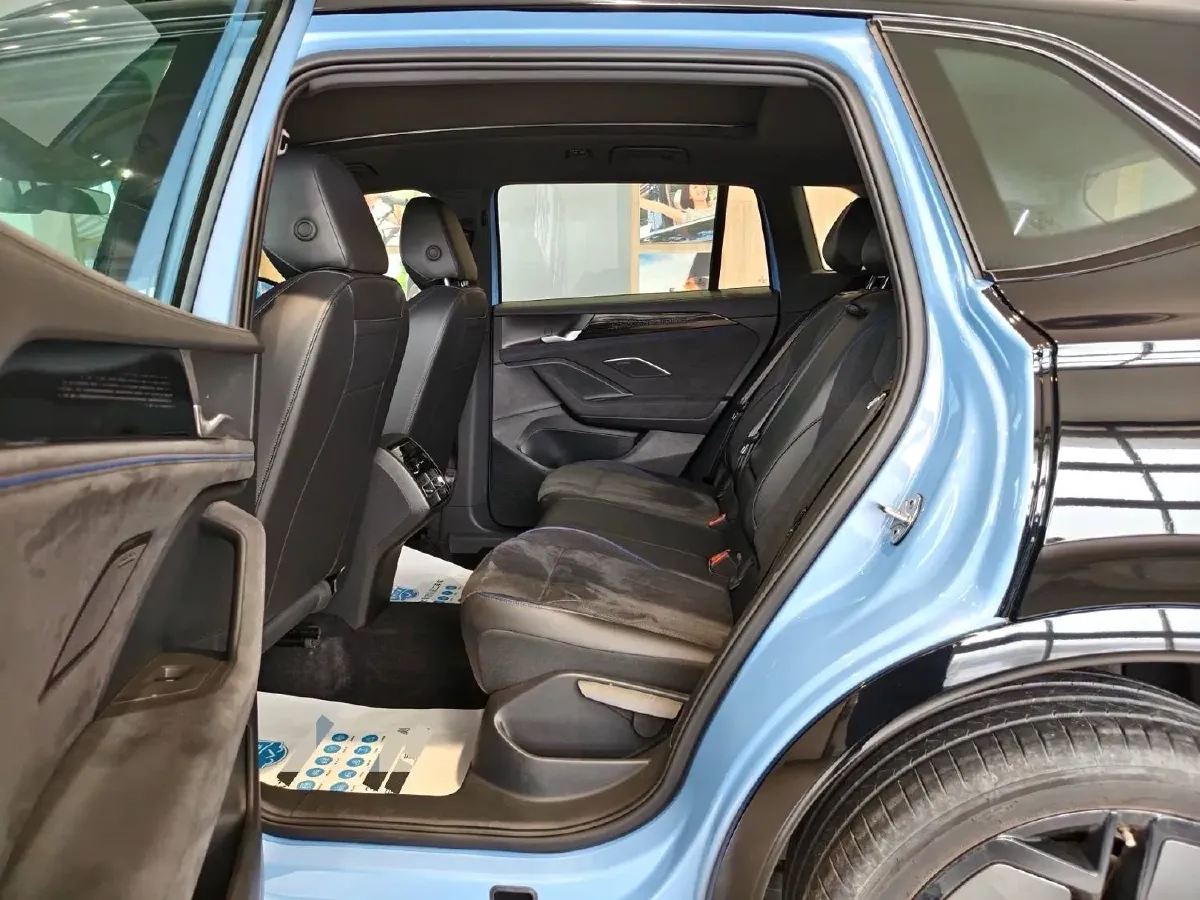 2024 Volkswagen Tiguan L 2.0T 220HP L4 7DCT,autocango,china used car exporter,china ev exporter,chinese used car exporter,chinese used ev exporter