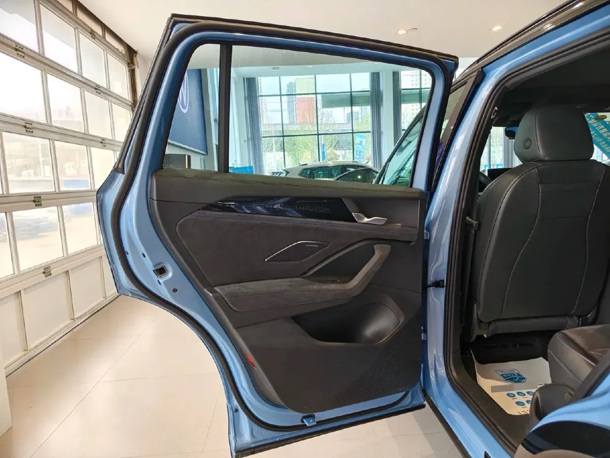 2024 Volkswagen Tiguan L 2.0T 220HP L4 7DCT,autocango,china used car exporter,china ev exporter,chinese used car exporter,chinese used ev exporter