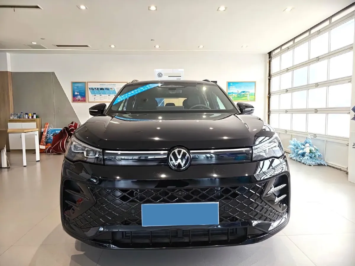 2024 Volkswagen Tiguan L 2.0T 220HP L4 7DCT,autocango,china used car exporter,china ev exporter,chinese used car exporter,chinese used ev exporter