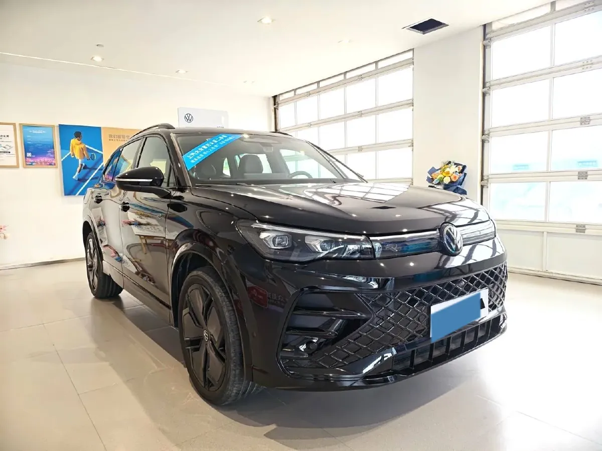 2024 Volkswagen Tiguan L 2.0T 220HP L4 7DCT,autocango,china used car exporter,china ev exporter,chinese used car exporter,chinese used ev exporter