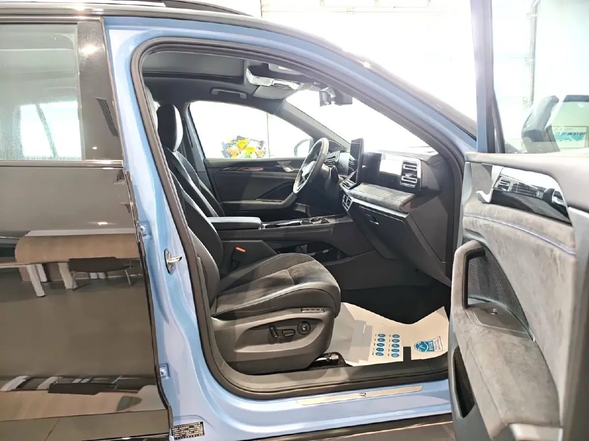 2024 Volkswagen Tiguan L 2.0T 220HP L4 7DCT,autocango,china used car exporter,china ev exporter,chinese used car exporter,chinese used ev exporter