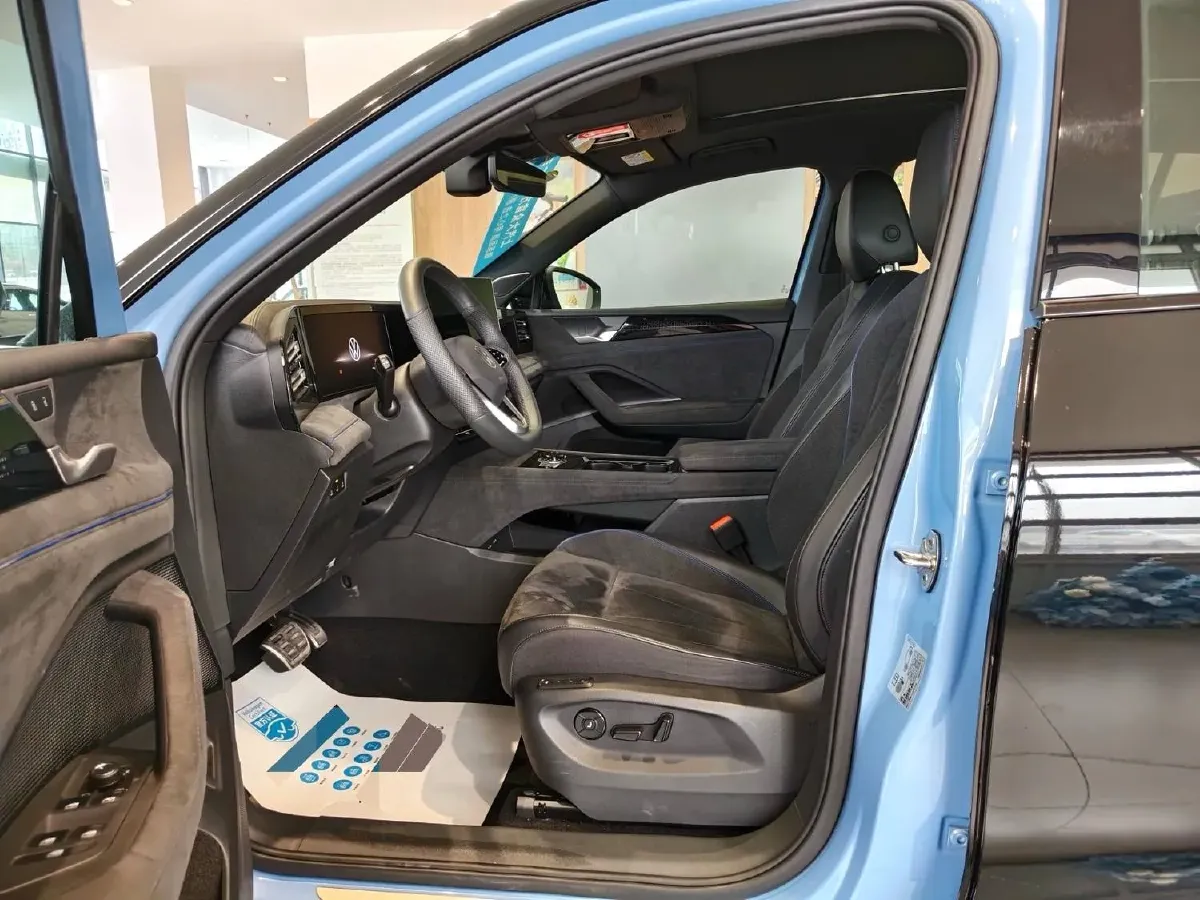 2024 Volkswagen Tiguan L 2.0T 220HP L4 7DCT,autocango,china used car exporter,china ev exporter,chinese used car exporter,chinese used ev exporter