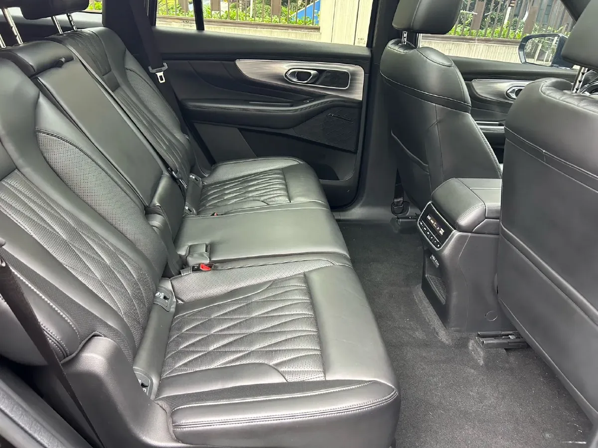 2022 GAC Trumpchi GS8 2.0T 252HP L4 8AT,autocango,china used car exporter,china ev exporter,chinese used car exporter,chinese used ev exporter