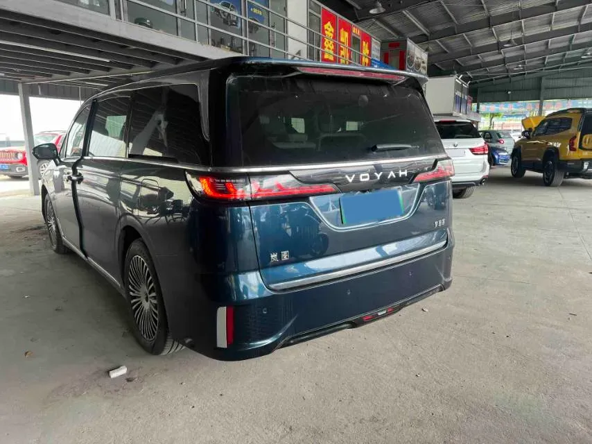 2025 Voyah Dream 1.5T 150HP L4 PHEV 41.7KWH,autocango,china used car exporter,china ev exporter,chinese used car exporter,chinese used ev exporter