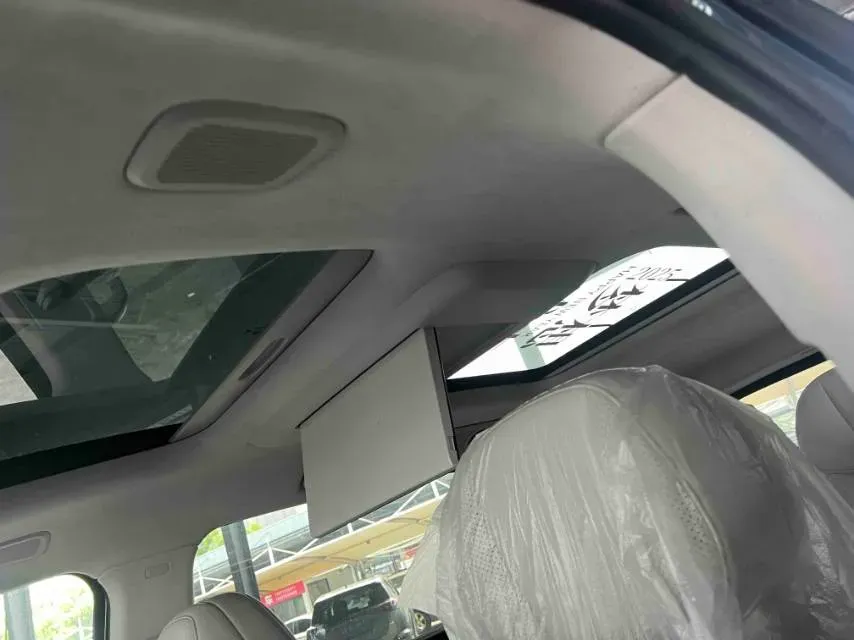 2025 Voyah Dream 1.5T 150HP L4 PHEV 41.7KWH,autocango,china used car exporter,china ev exporter,chinese used car exporter,chinese used ev exporter