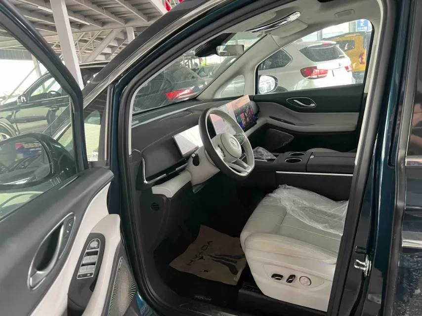 2025 Voyah Dream 1.5T 150HP L4 PHEV 41.7KWH,autocango,china used car exporter,china ev exporter,chinese used car exporter,chinese used ev exporter