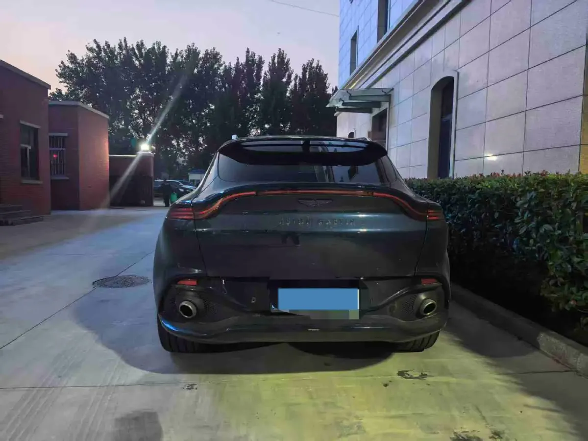2021 Aston Martin DBX 4.0T 550HP V8 9AT,autocango,china used car exporter,china ev exporter,chinese used car exporter,chinese used ev exporter
