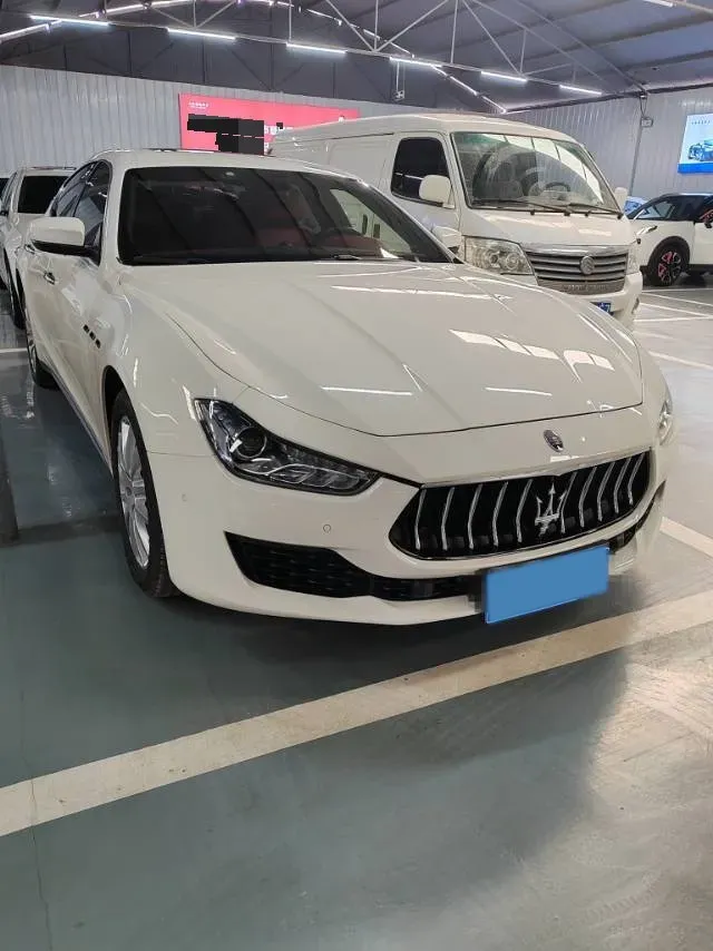 2021 Maserati Ghibli 2.0T 330HP L4 8AT,autocango,china used car exporter,china ev exporter,chinese used car exporter,chinese used ev exporter