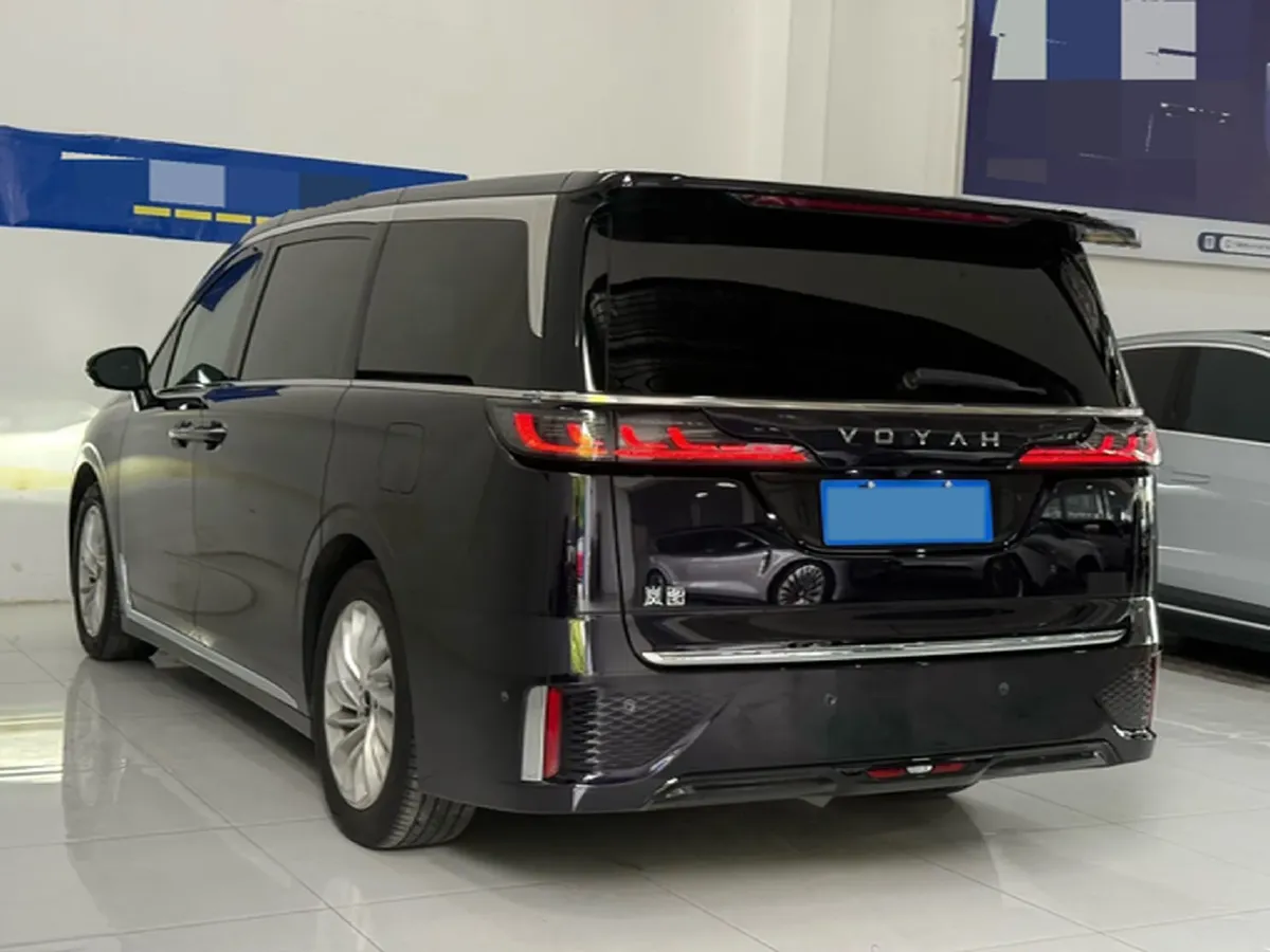 2024 Voyah Dream 1.5T 150HP L4 PHEV 43KWH,autocango,china used car exporter,china ev exporter,chinese used car exporter,chinese used ev exporter