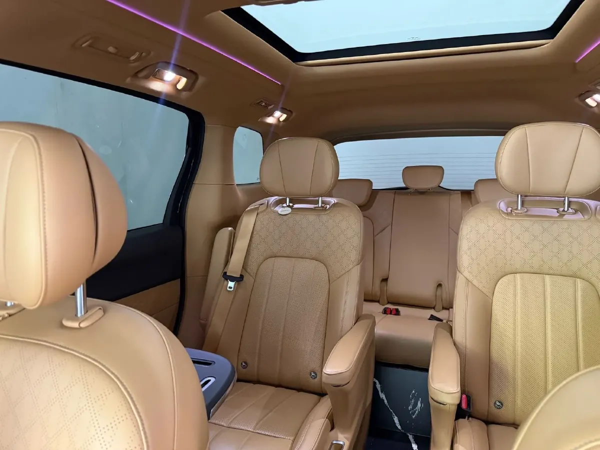 2024 Voyah Dream 1.5T 150HP L4 PHEV 43KWH,autocango,china used car exporter,china ev exporter,chinese used car exporter,chinese used ev exporter