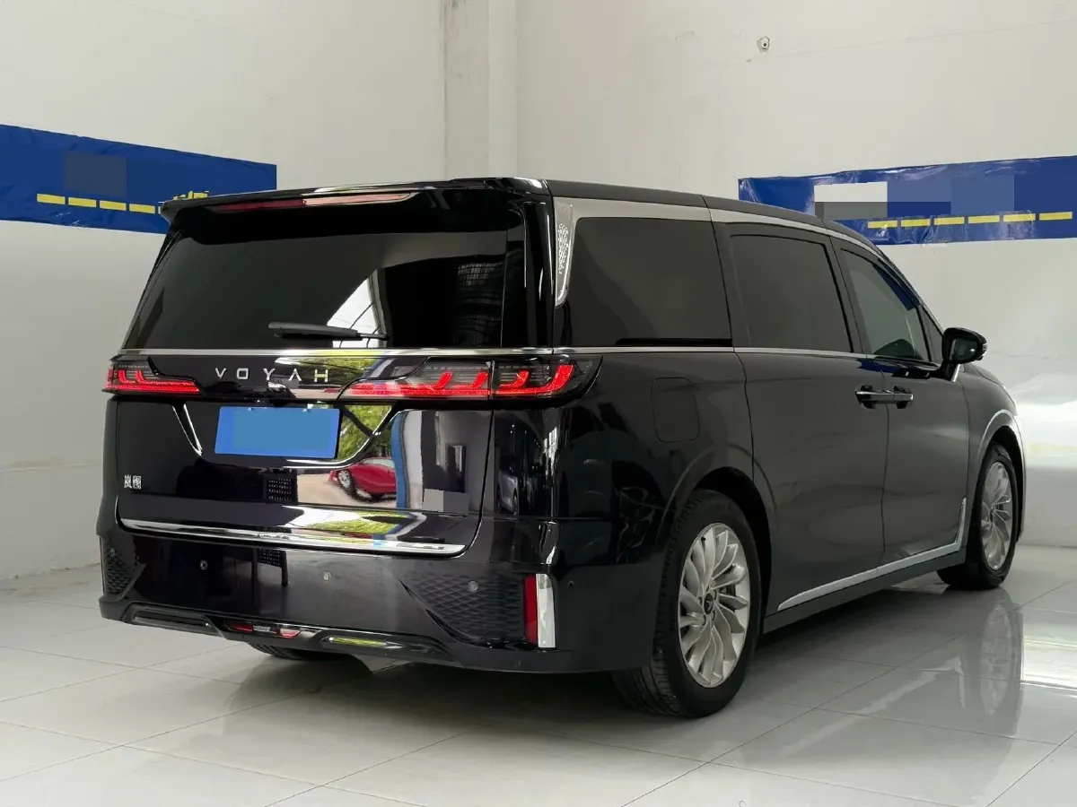 2024 Voyah Dream 1.5T 150HP L4 PHEV 43KWH,autocango,china used car exporter,china ev exporter,chinese used car exporter,chinese used ev exporter