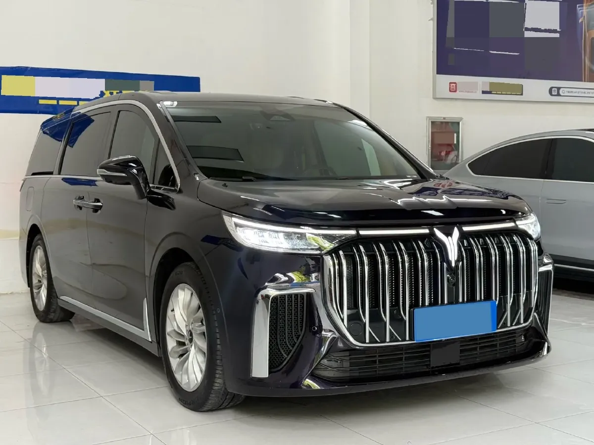 2024 Voyah Dream 1.5T 150HP L4 PHEV 43KWH,autocango,china used car exporter,china ev exporter,chinese used car exporter,chinese used ev exporter