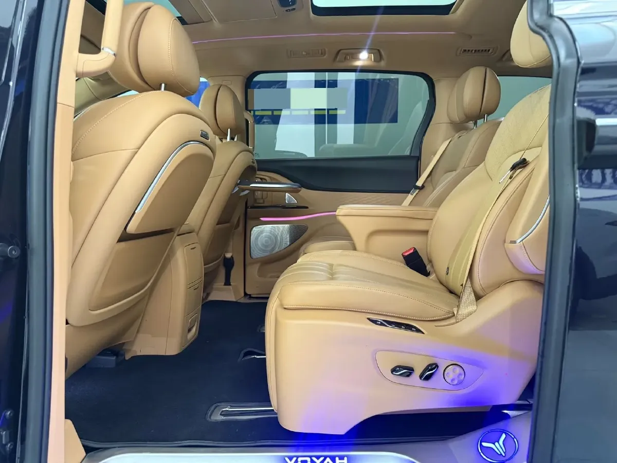 2024 Voyah Dream 1.5T 150HP L4 PHEV 43KWH,autocango,china used car exporter,china ev exporter,chinese used car exporter,chinese used ev exporter