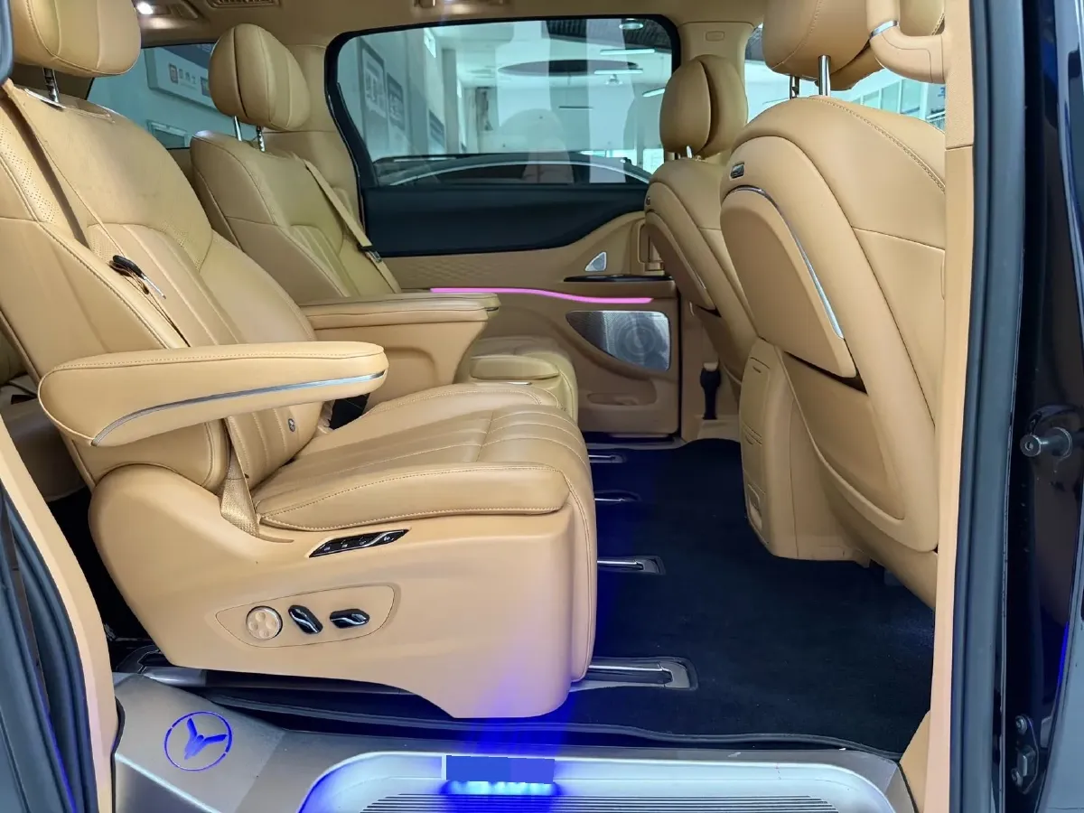 2024 Voyah Dream 1.5T 150HP L4 PHEV 43KWH,autocango,china used car exporter,china ev exporter,chinese used car exporter,chinese used ev exporter